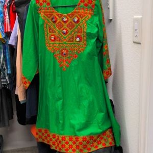 Beautiful Pakistani kashmiri kurti